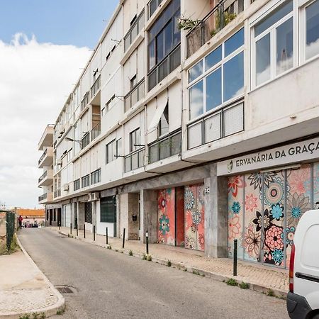 Stroll To Coffee Shops Near A Renovated Hillside Apartment In Graca Lisboa Eksteriør billede