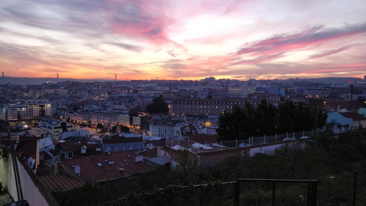 Stroll To Coffee Shops Near A Renovated Hillside Apartment In Graca Lisboa Eksteriør billede