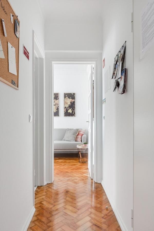Stroll To Coffee Shops Near A Renovated Hillside Apartment In Graca Lisboa Eksteriør billede