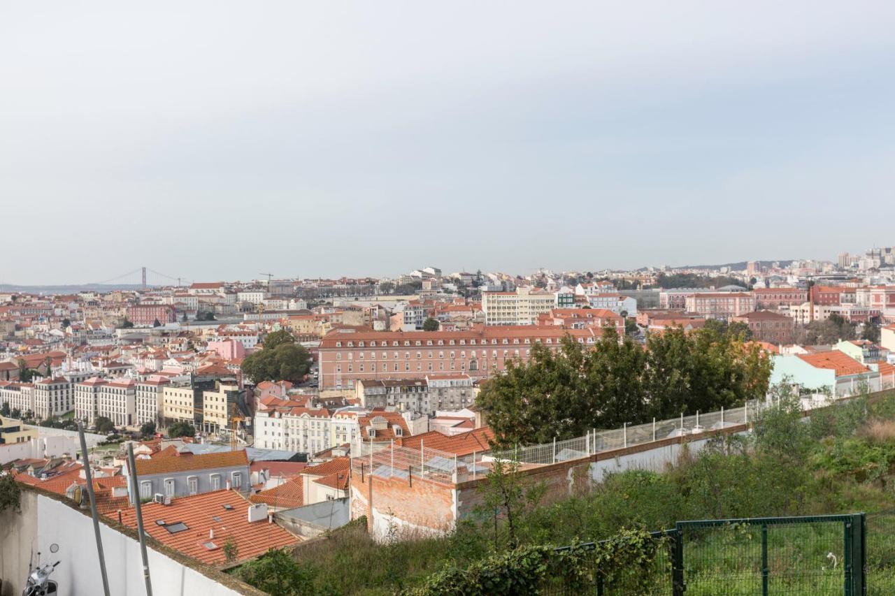Stroll To Coffee Shops Near A Renovated Hillside Apartment In Graca Lisboa Eksteriør billede