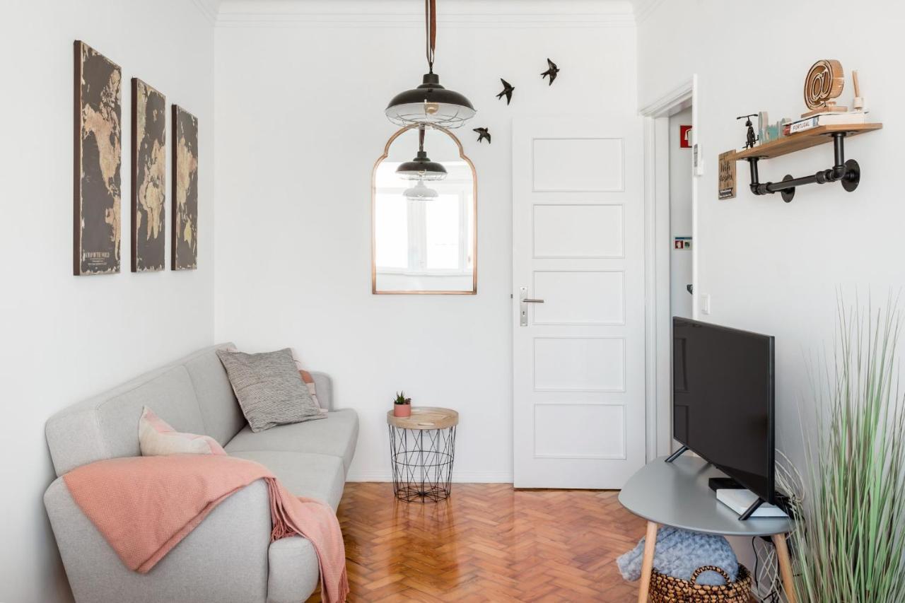 Stroll To Coffee Shops Near A Renovated Hillside Apartment In Graca Lisboa Eksteriør billede