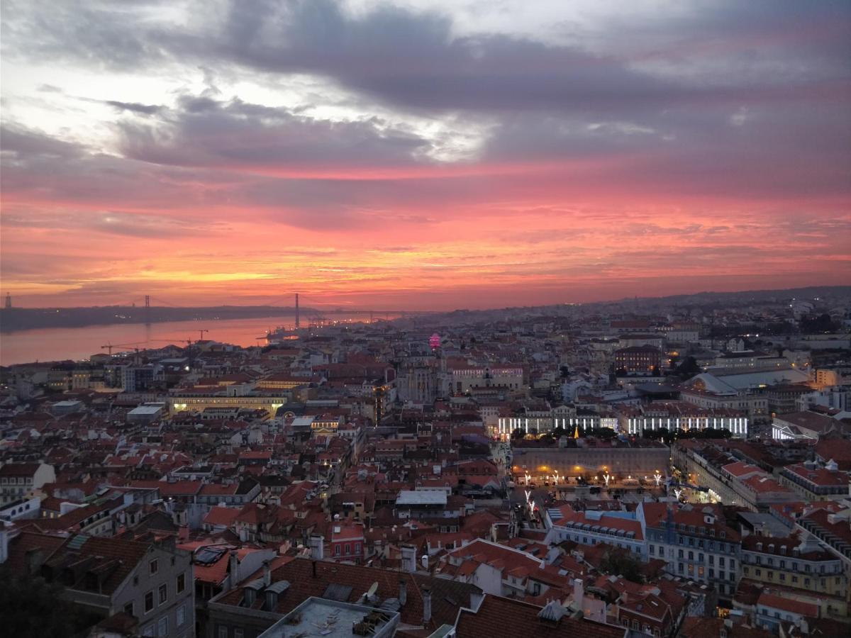 Stroll To Coffee Shops Near A Renovated Hillside Apartment In Graca Lisboa Eksteriør billede