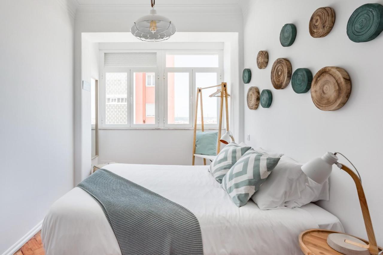 Stroll To Coffee Shops Near A Renovated Hillside Apartment In Graca Lisboa Eksteriør billede