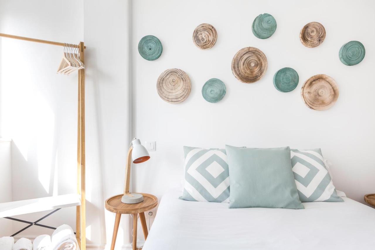 Stroll To Coffee Shops Near A Renovated Hillside Apartment In Graca Lisboa Eksteriør billede