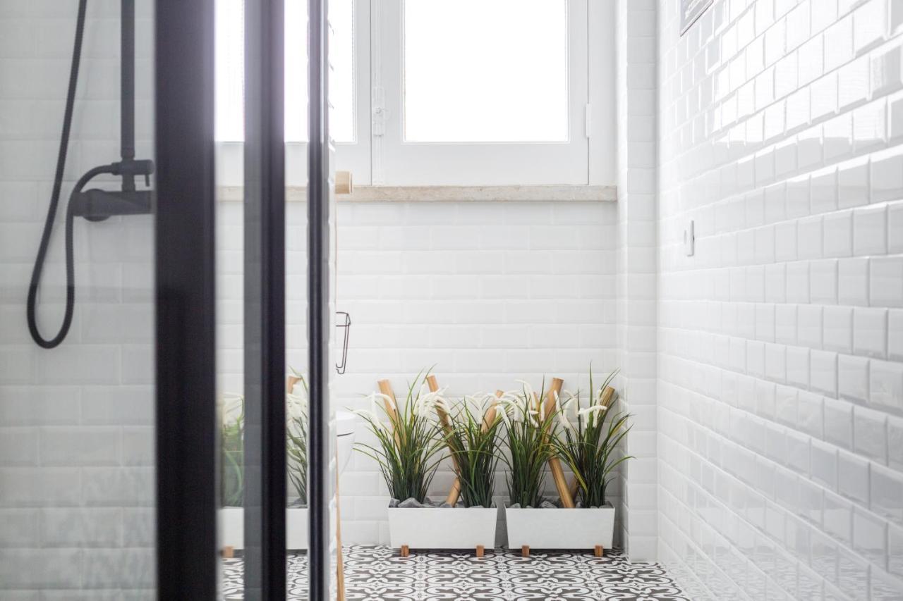 Stroll To Coffee Shops Near A Renovated Hillside Apartment In Graca Lisboa Eksteriør billede