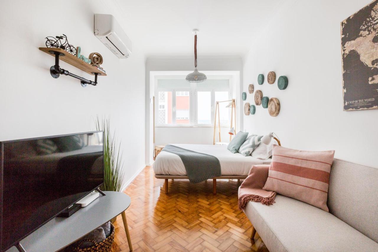 Stroll To Coffee Shops Near A Renovated Hillside Apartment In Graca Lisboa Eksteriør billede
