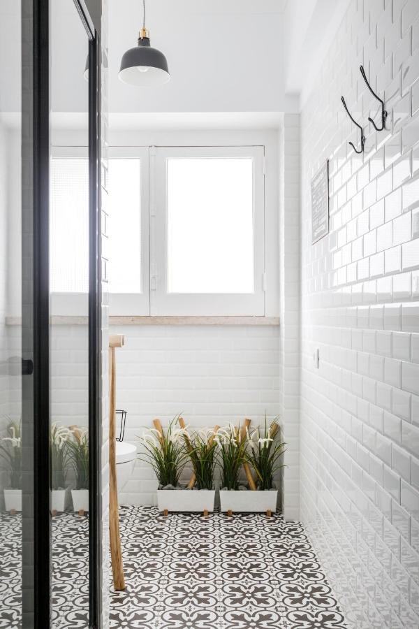 Stroll To Coffee Shops Near A Renovated Hillside Apartment In Graca Lisboa Eksteriør billede