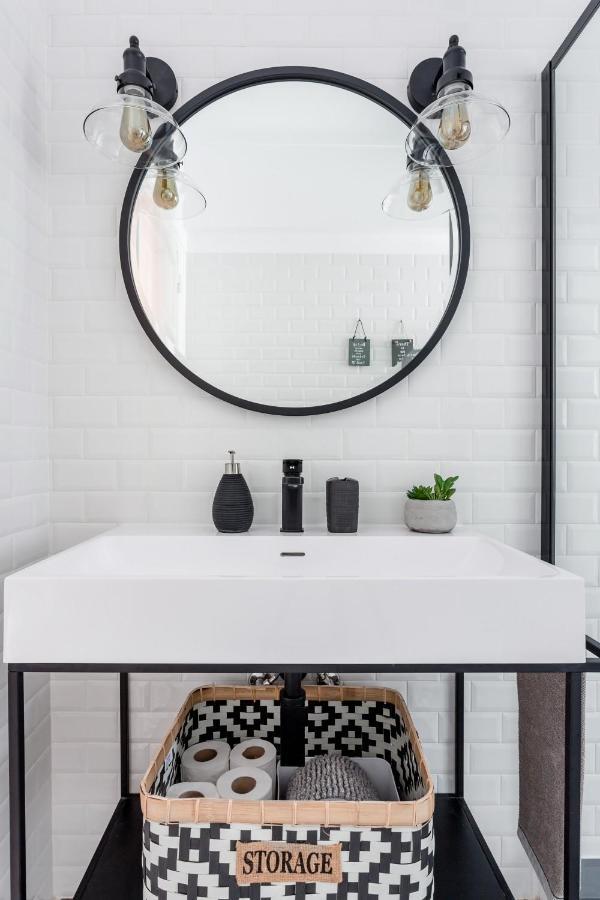 Stroll To Coffee Shops Near A Renovated Hillside Apartment In Graca Lisboa Eksteriør billede