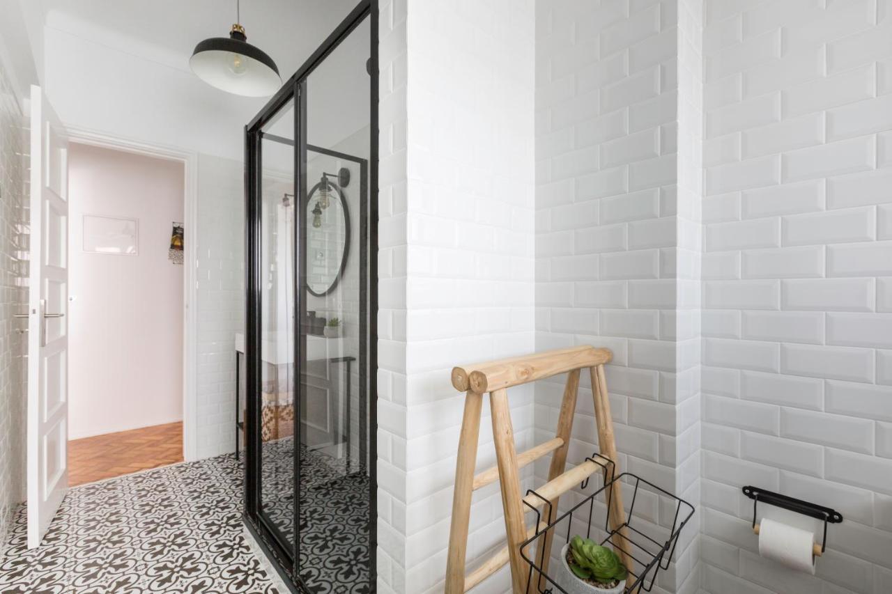 Stroll To Coffee Shops Near A Renovated Hillside Apartment In Graca Lisboa Eksteriør billede
